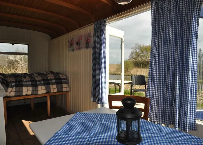 Sitting At The Bay Vakantieboerderij